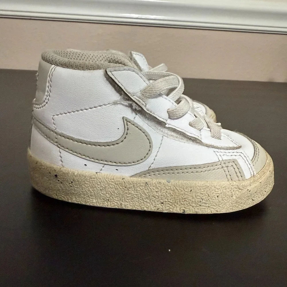 Nike Blazer Mid '77 Sneakers Toddler 6 White Beige Leather Lace-Up Classic Shoes